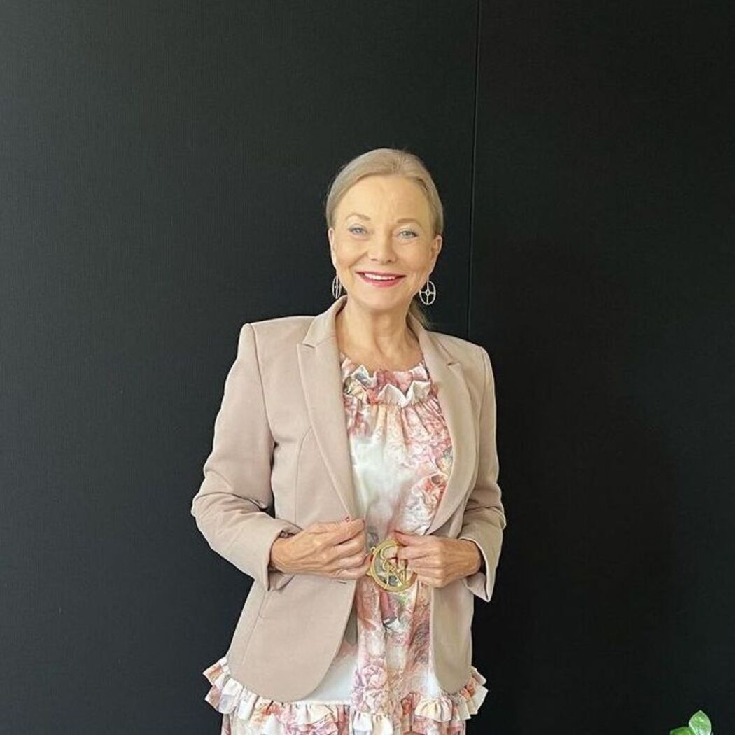 69-letnia Laura Łącz pokazała się w sukience. Fani: „Klasa sama w sobie”